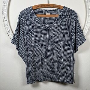 NWT Chico's Geometric V Neck Flutter Sleeve Top Women's Size 0 Small Blue Shirt
